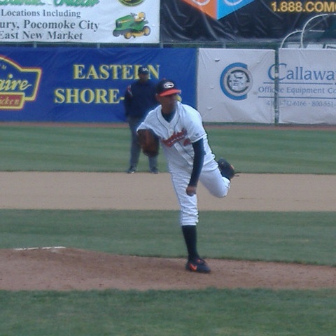 Wilfredo Perez warms up before his Shorebirds debut, May 6, 2007.